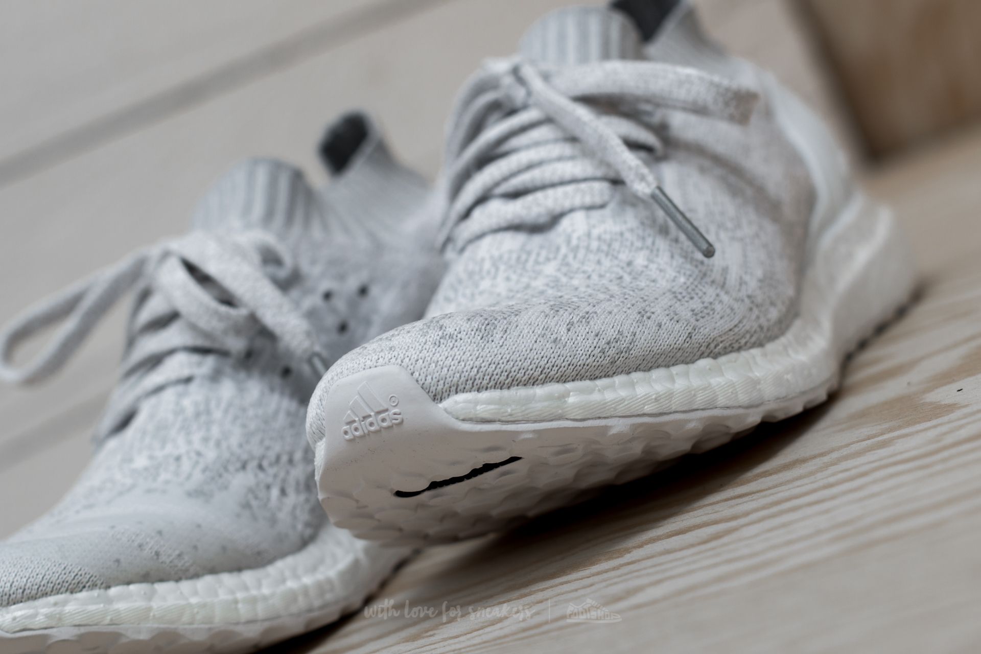 Ultra boost white shop j e d