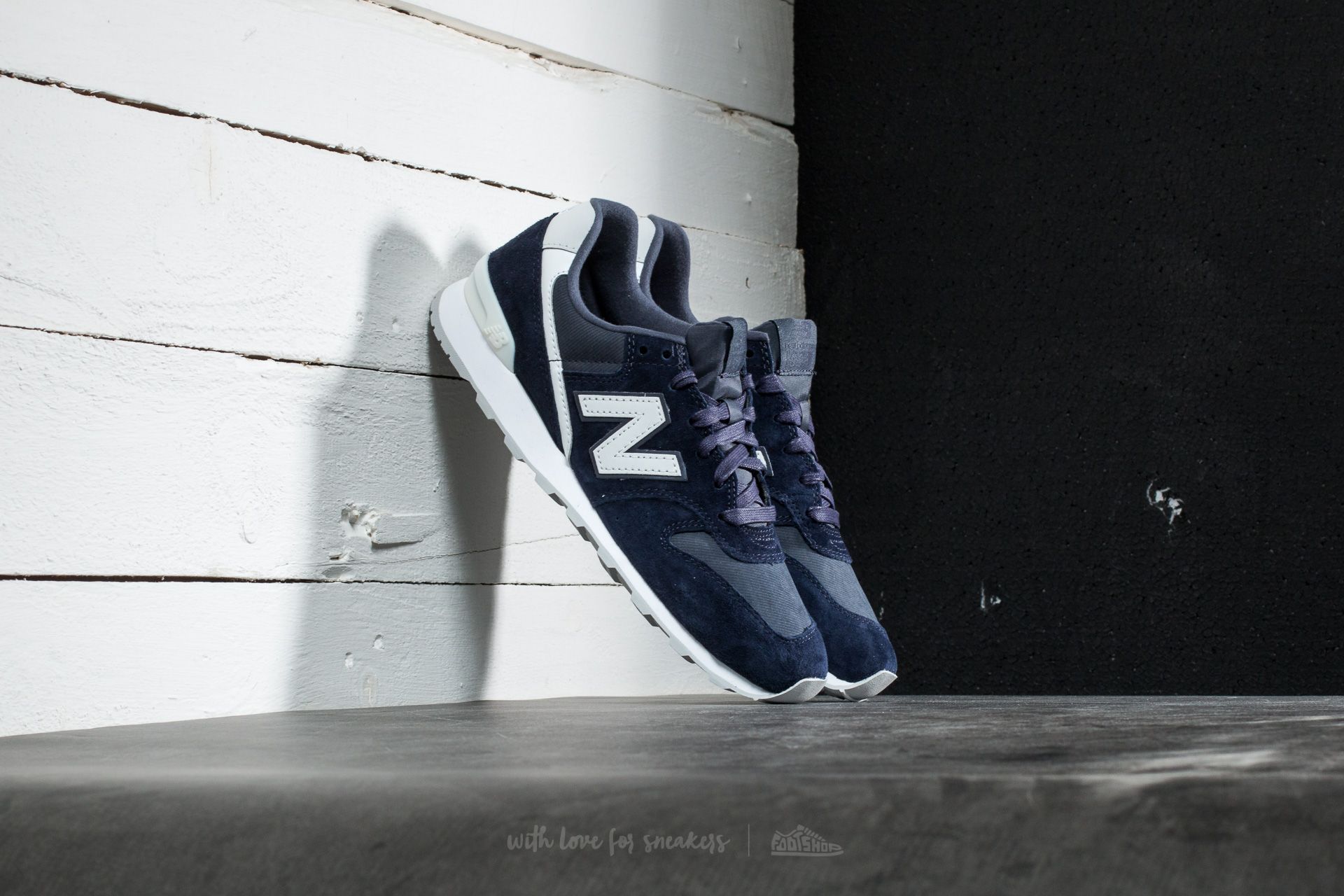 New Balance 996