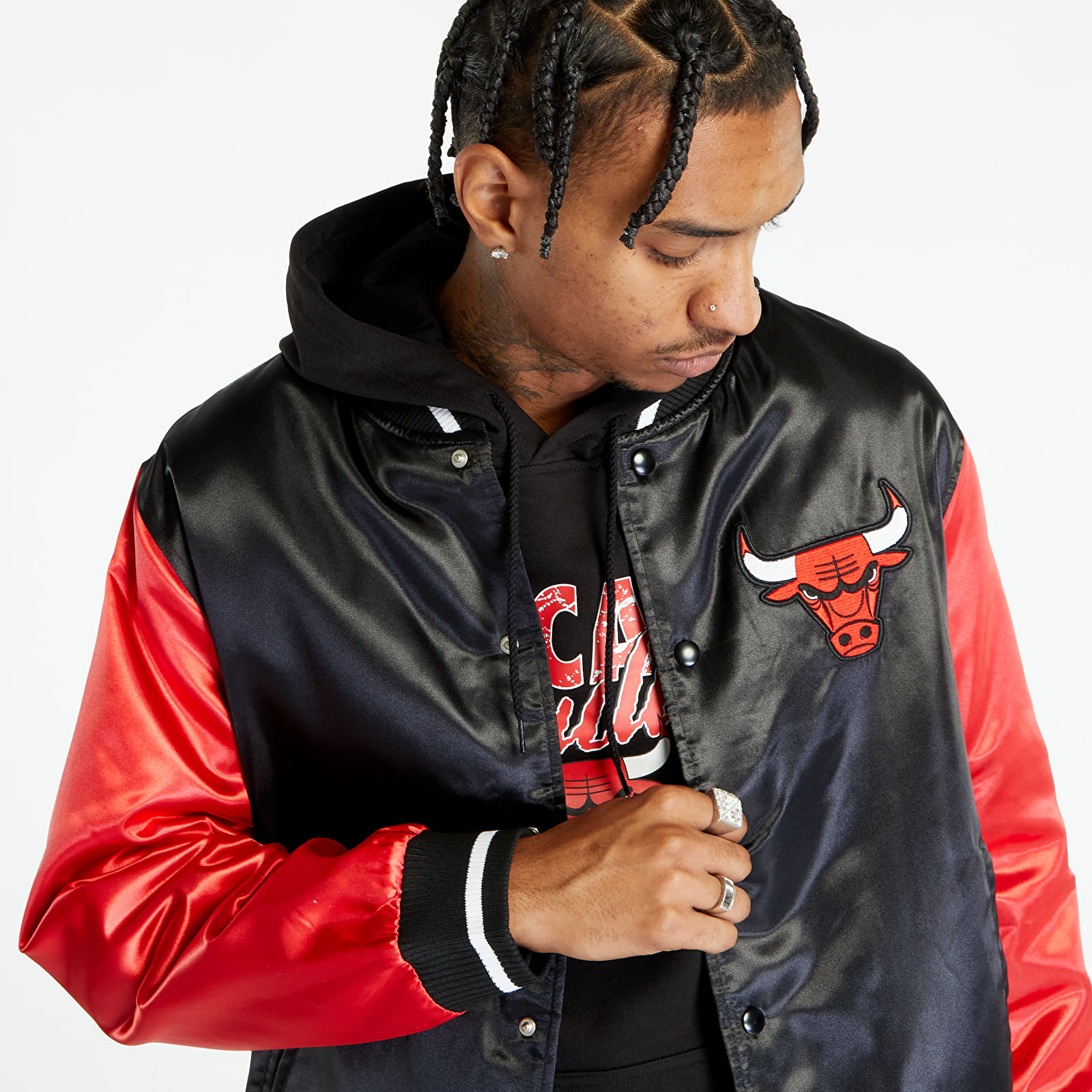Bomber jakne  New Era NBA Satin Bomber Chicago Bulls Black/ Front Door Red