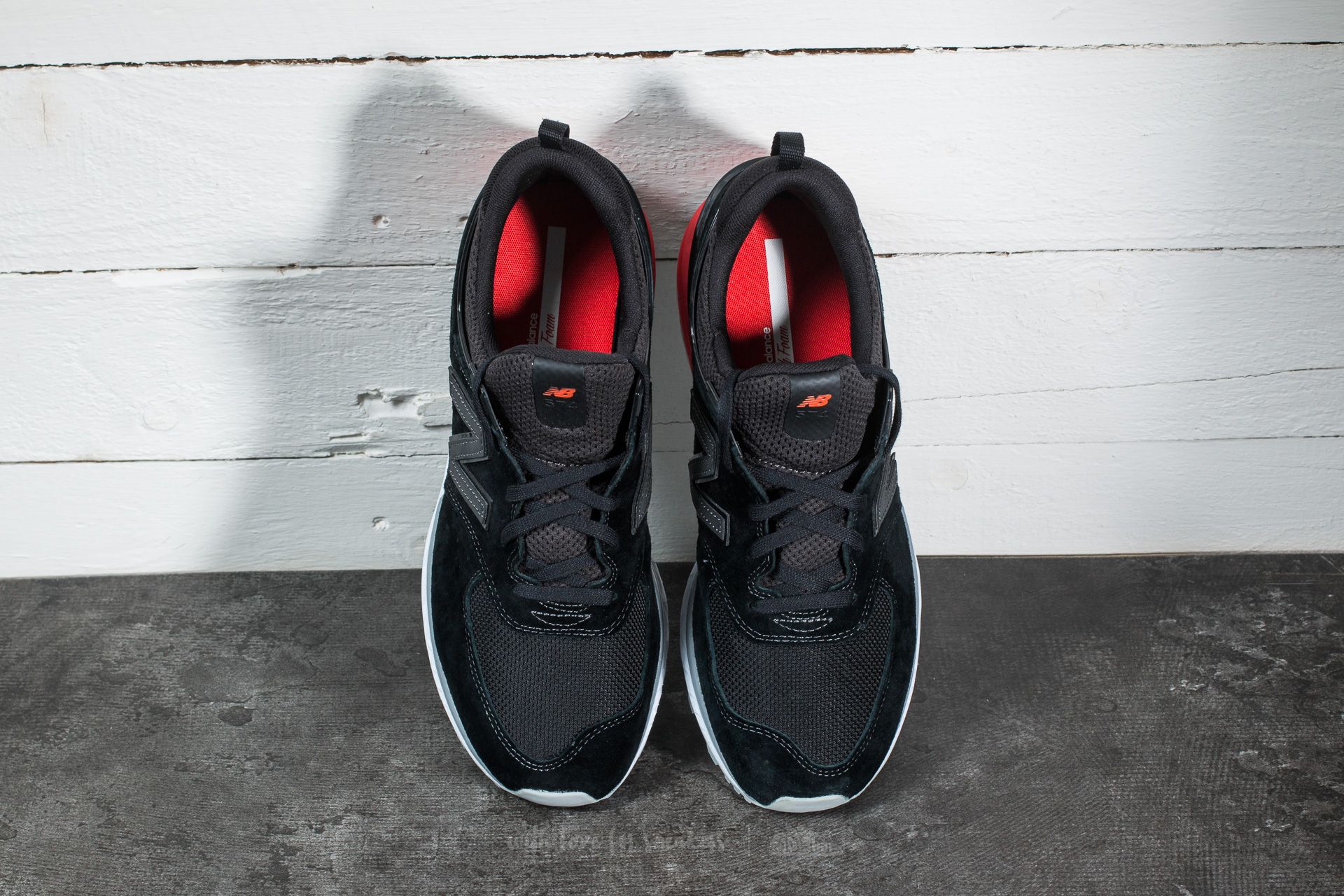 Chaussures et baskets homme New Balance 574 Black Red Footshop