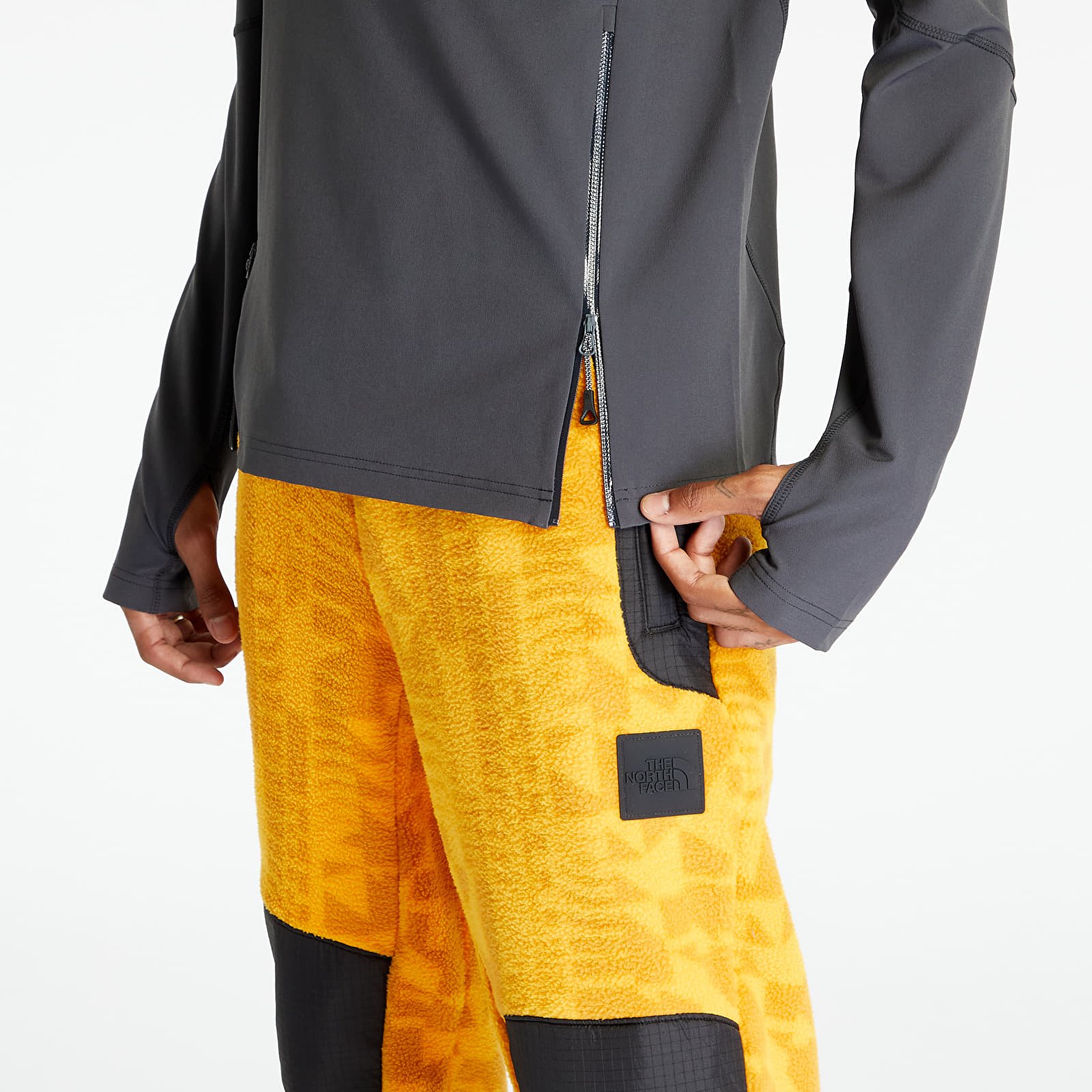 Суичърти The North Face 2000S Zip Tech Hood Asphalt Grey