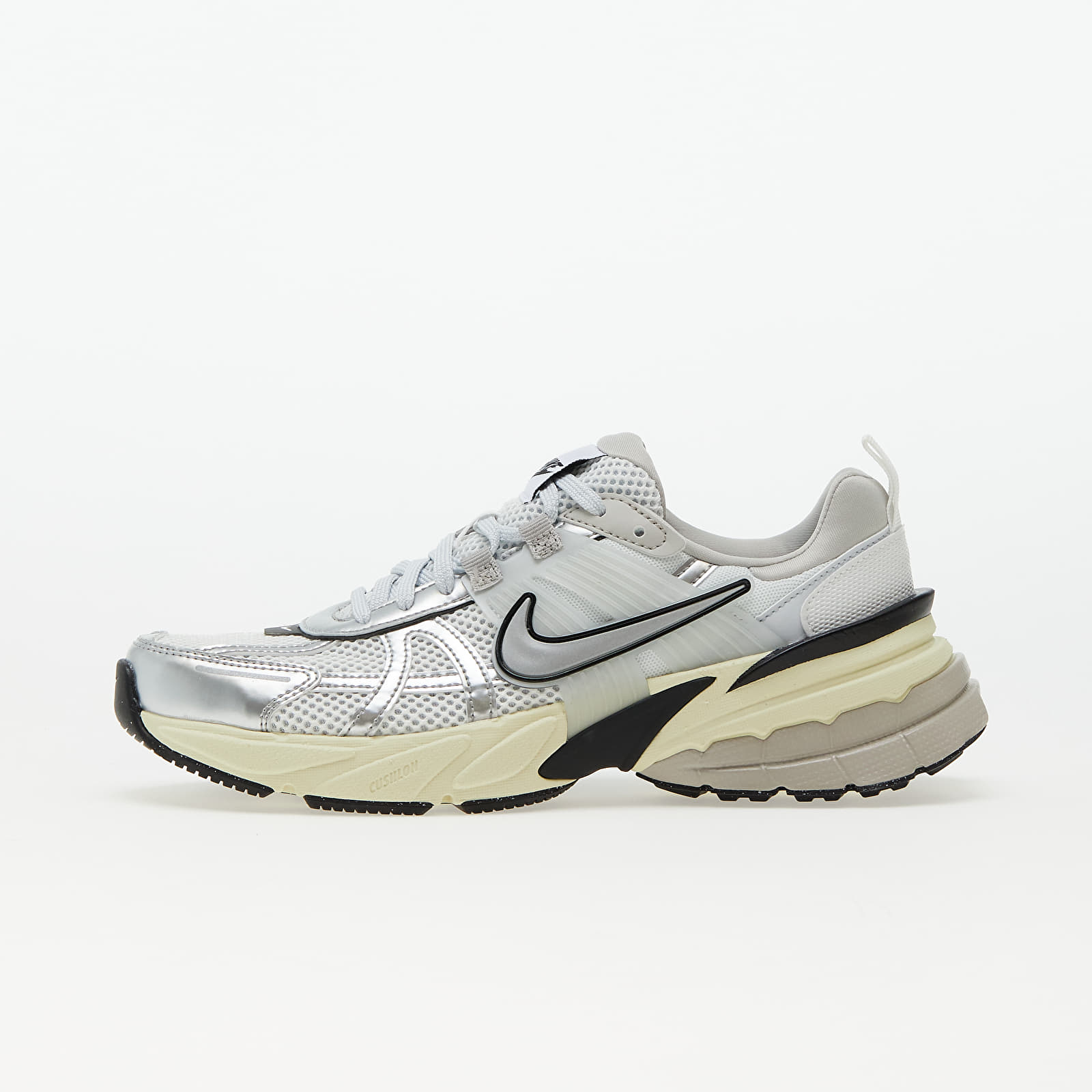 Încălțăminte și sneakerși pentru femei Nike V2K Run Summit White/ Metallic Silver