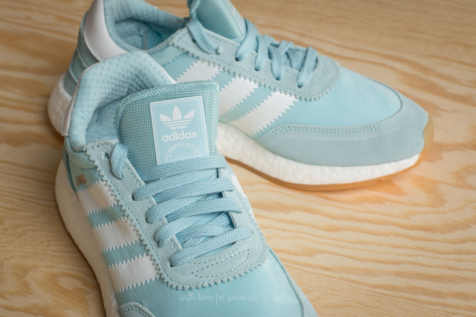 Scarpe donna adidas Iniki Runner W Icey Blue/ Ftw White/ Gum
