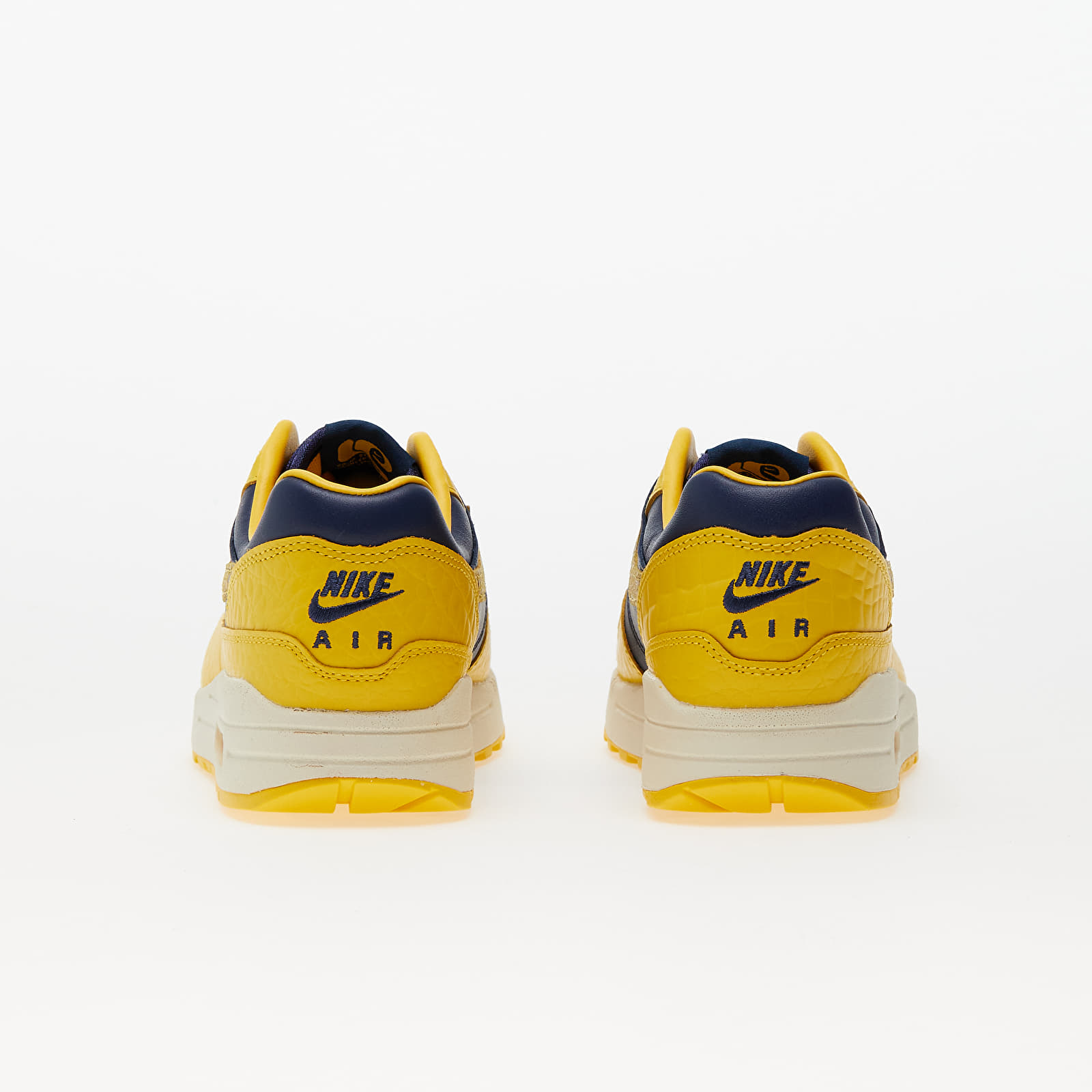 Γυναικεία παπούτσια Nike W Air Max 1 Premium Midnight Navy/ Varsity Maize-Natural