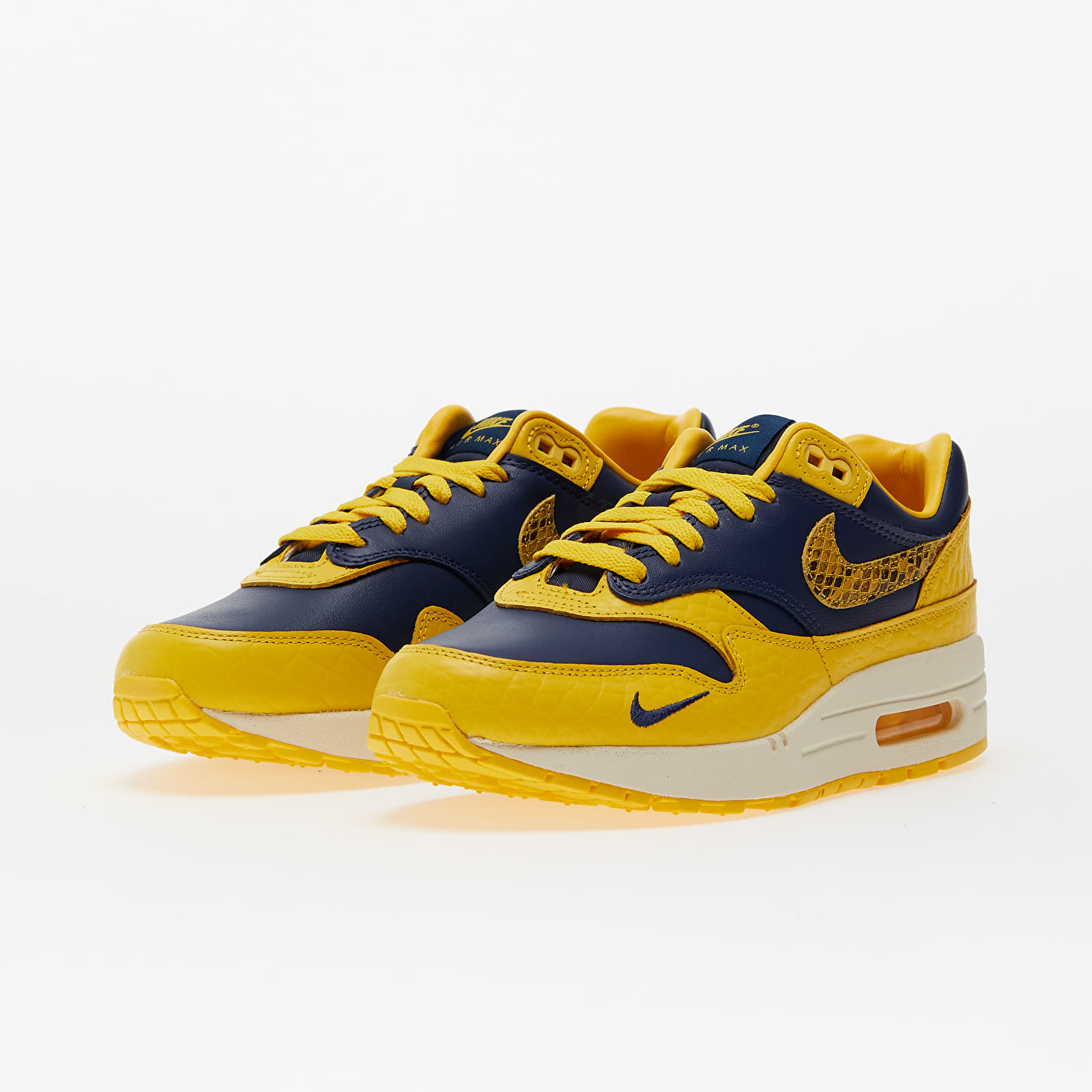 Γυναικεία παπούτσια Nike W Air Max 1 Premium Midnight Navy/ Varsity Maize-Natural
