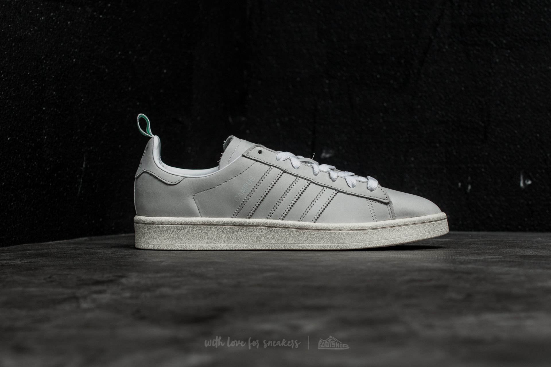 Adidas campus outlet vintage white