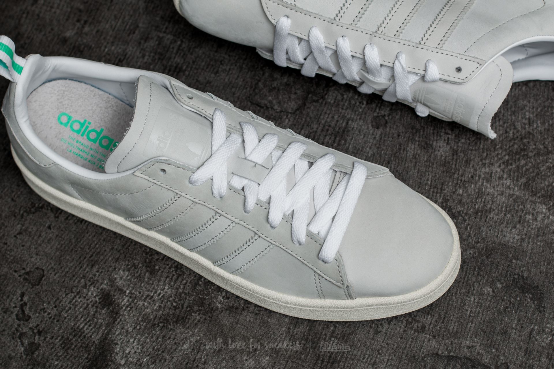 Adidas campus outlet vintage white