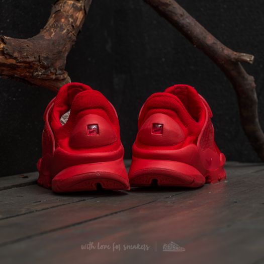 Red nike sock shoes discount