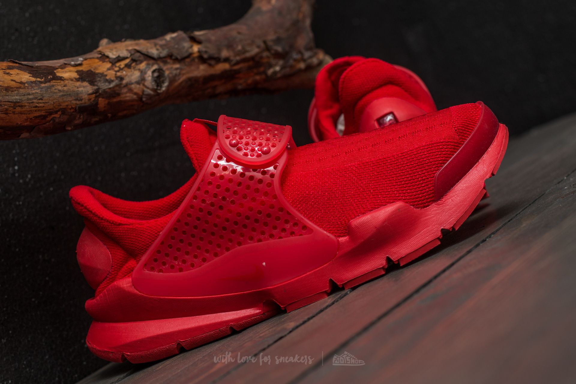 Nike sock sales dart all red