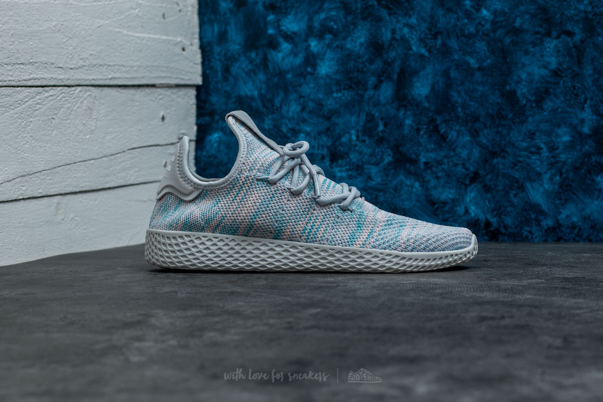 Light blue new arrivals pharrell adidas