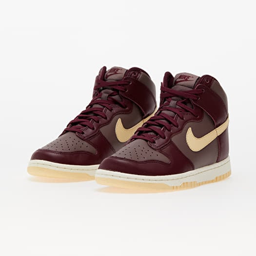 Maroon high top nikes 2025