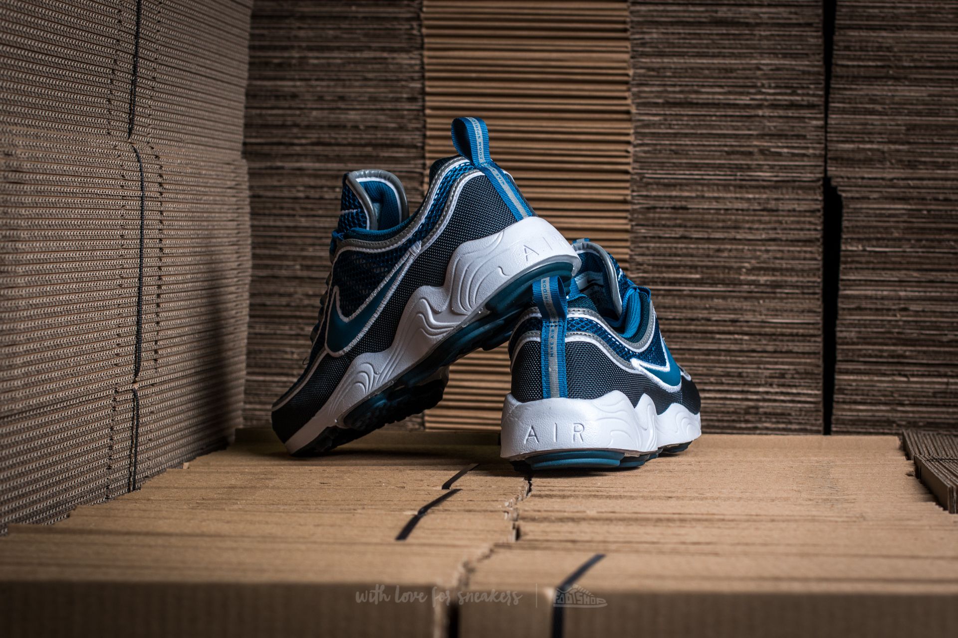 Nike air zoom spiridon bleu marine 2025