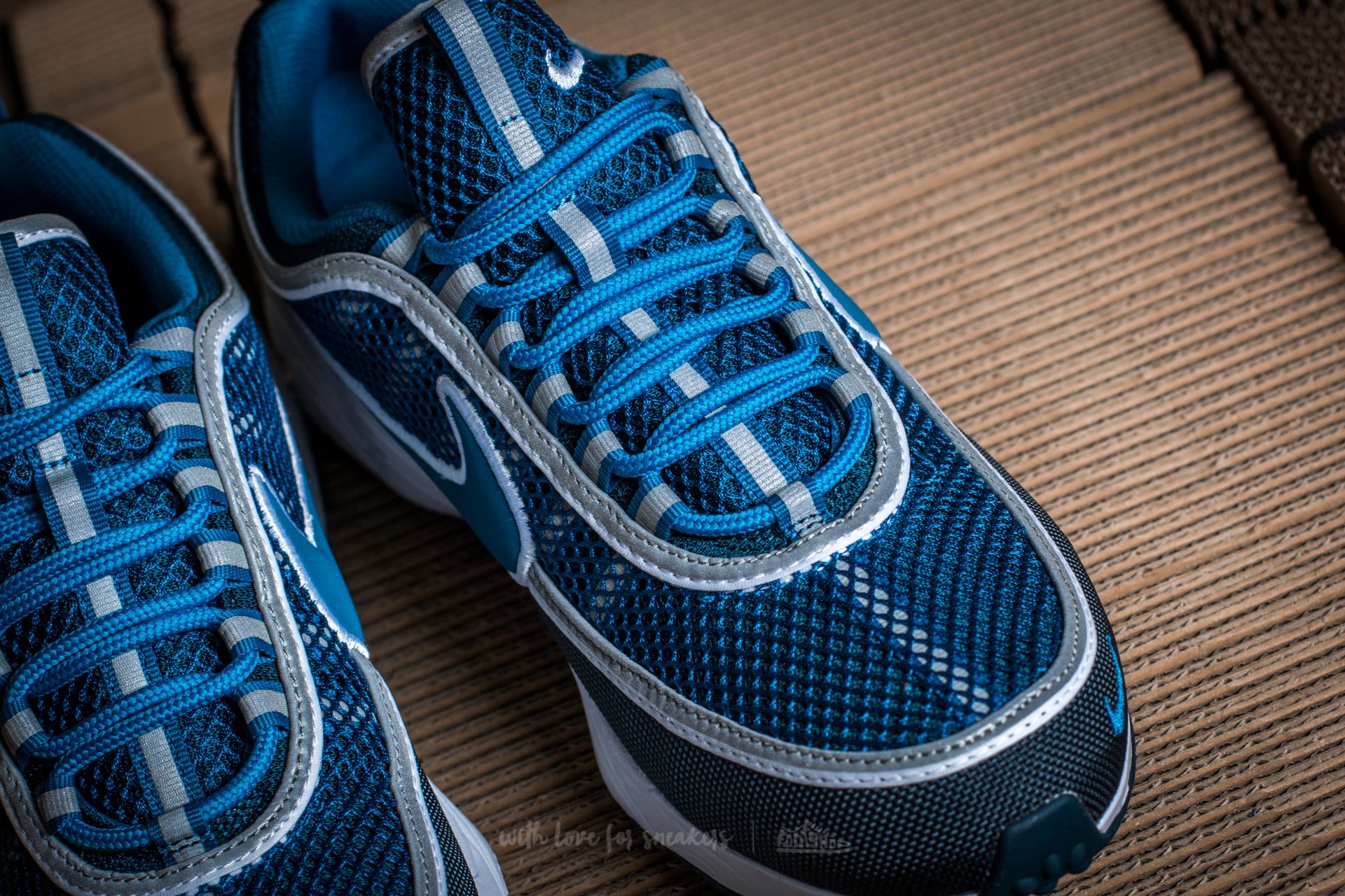 Nike air zoom deals spiridon navy