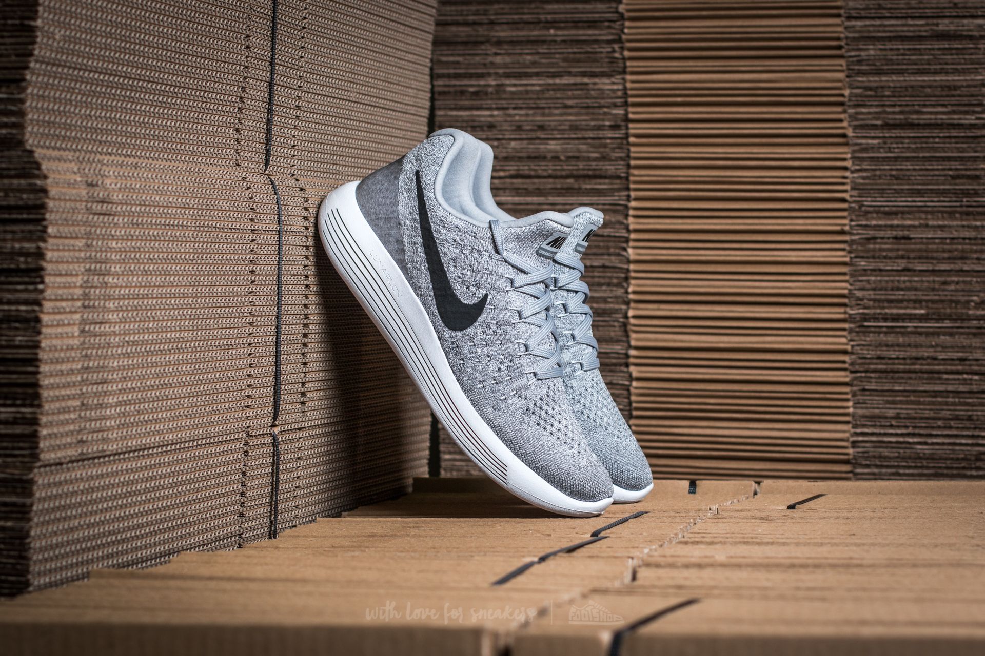 Nike lunar hotsell epic react flyknit