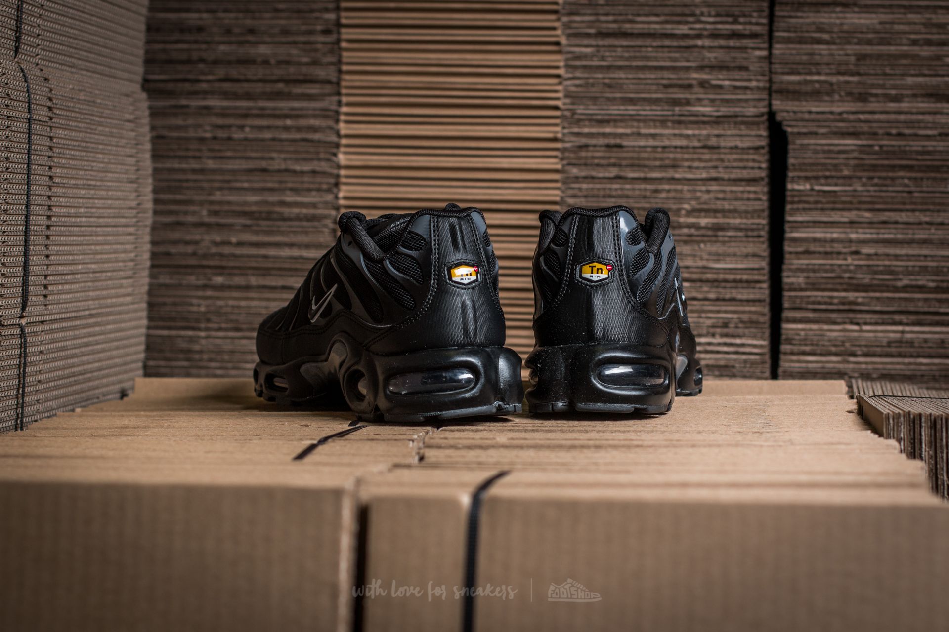 Men s shoes Nike Air Max Plus Black Black Pure Platinum Footshop