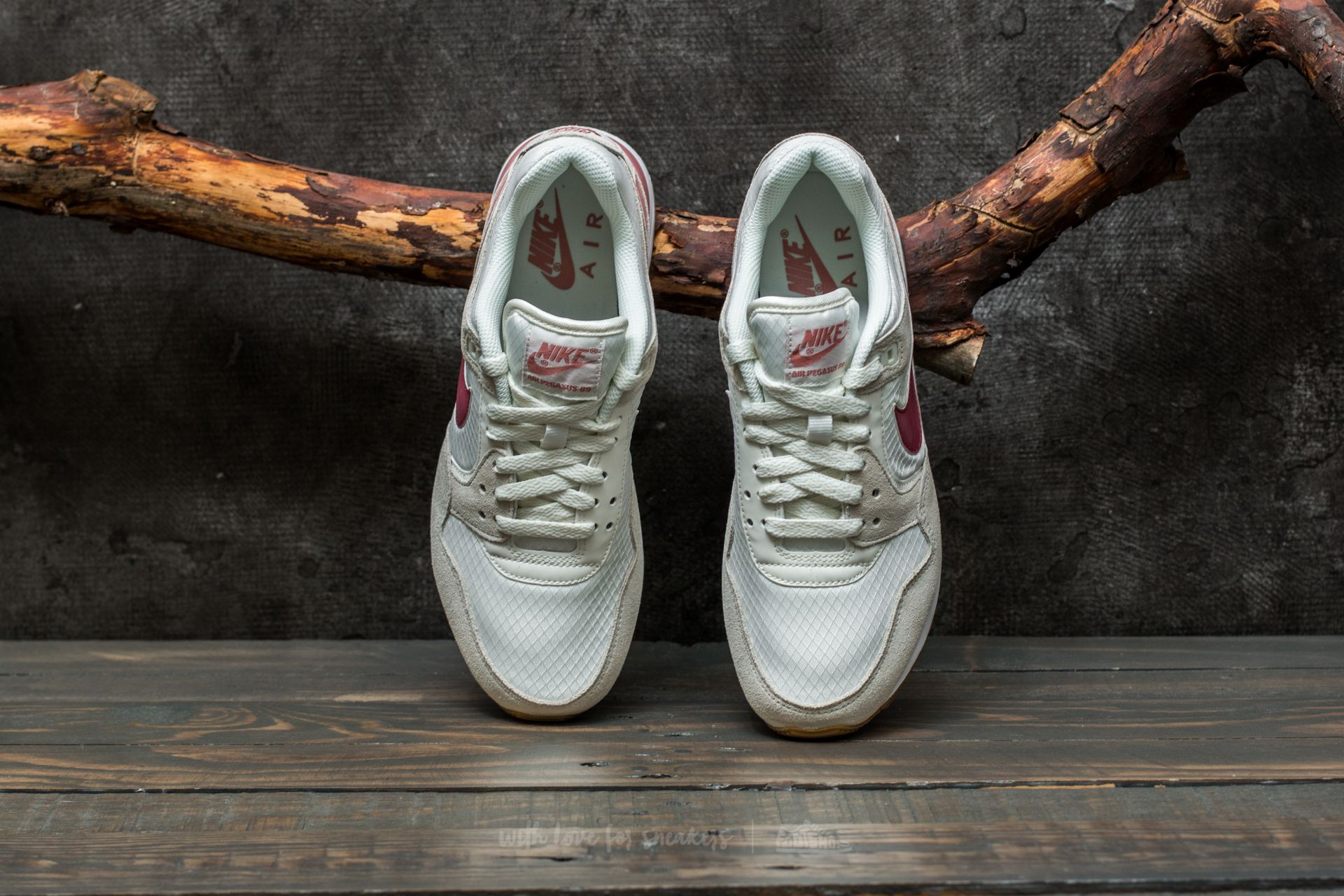 Damen Sneaker und Schuhe Nike Air Pegasus ´89 W Sail/ Port-Red Stardust