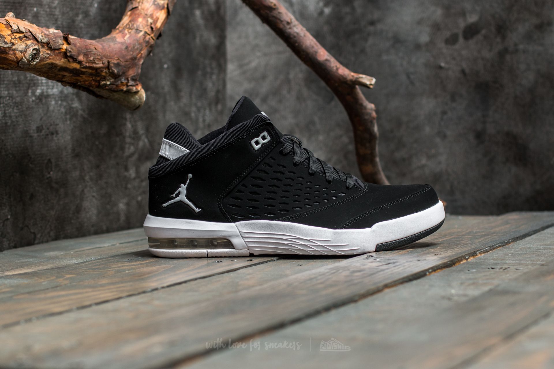 Chaussures et baskets homme Jordan Flight Origin 4 Black White Gym Red Footshop